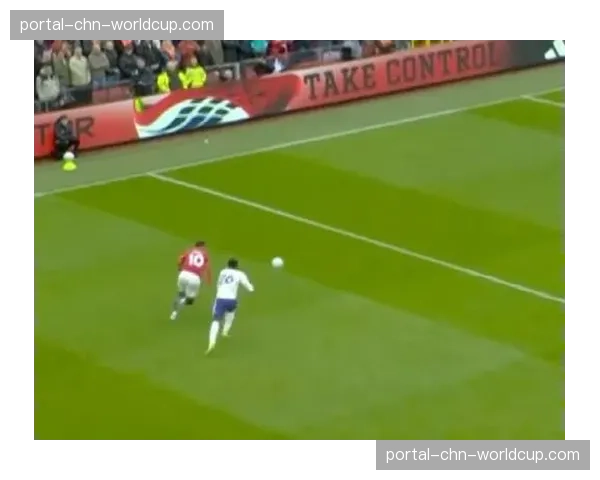 即时:替补奇兵!20岁小登场首次触球即助里昂扳平比分 即时:替补奇兵!20岁小登场首次触球即助里昂扳平比分