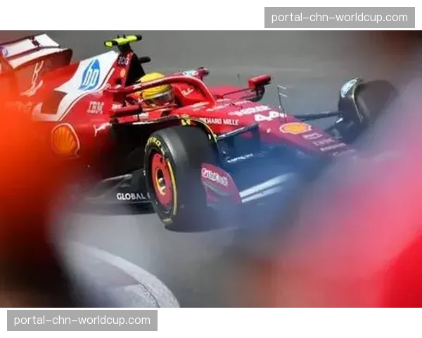 F1梅赛德斯车队官宣，与汉密尔顿续约一年