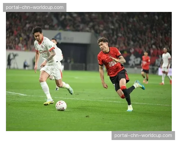 成都蓉城2-1逆转云南玉昆，罗慕洛定位球助攻索罗金头球破门